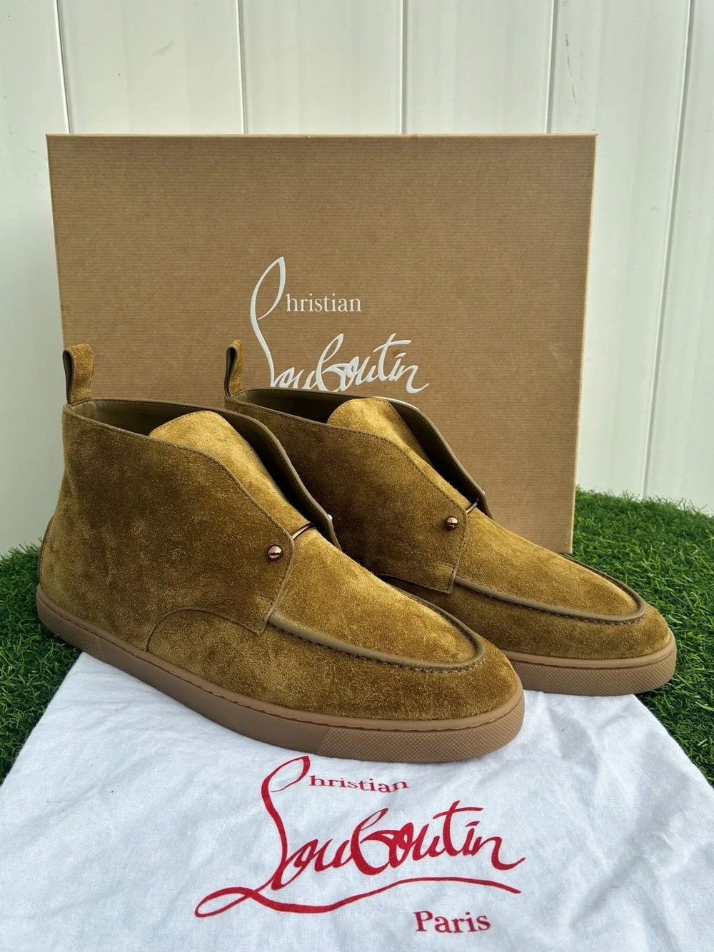CHRISTIAN LOUBOUTIN CHAMBELISS DESERT FLAT CHUKKA BOOTS LIGHT BROWN SUEDE SZ 43